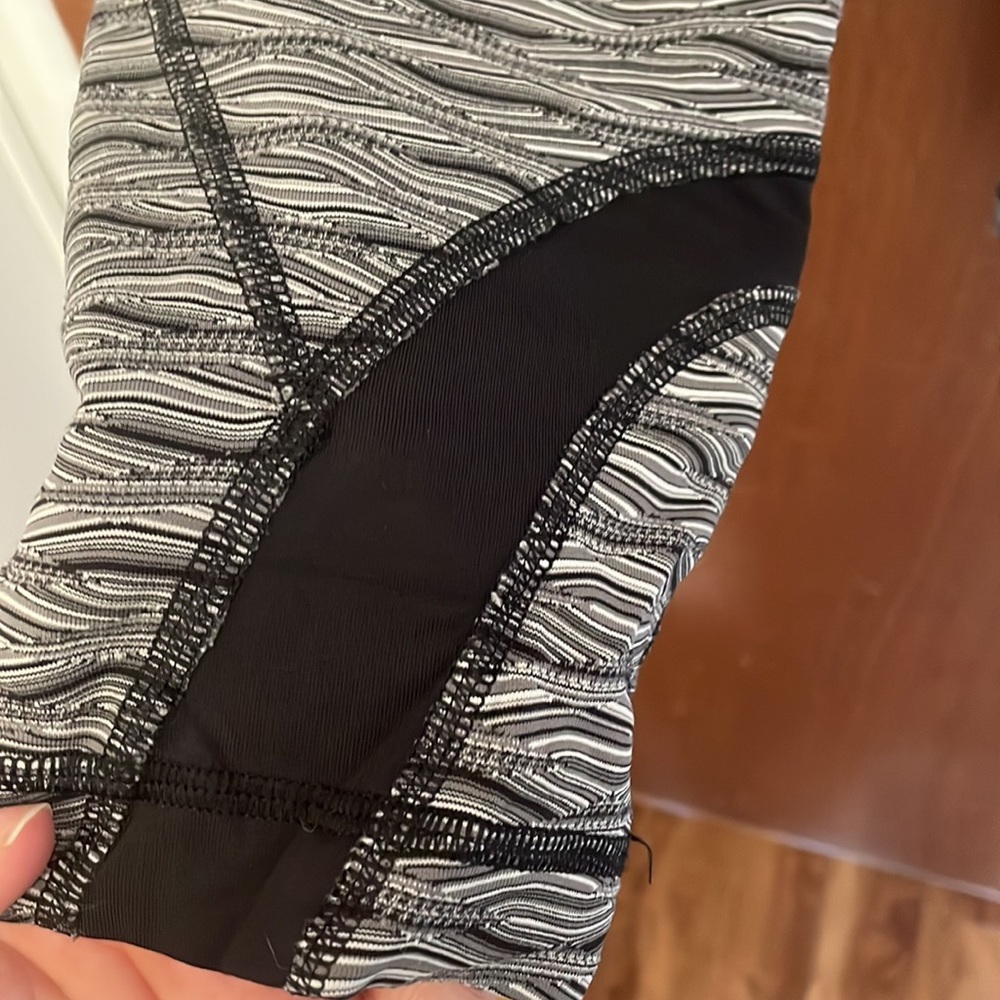Lululemon Cropped Leggings - Picture 6 of 12